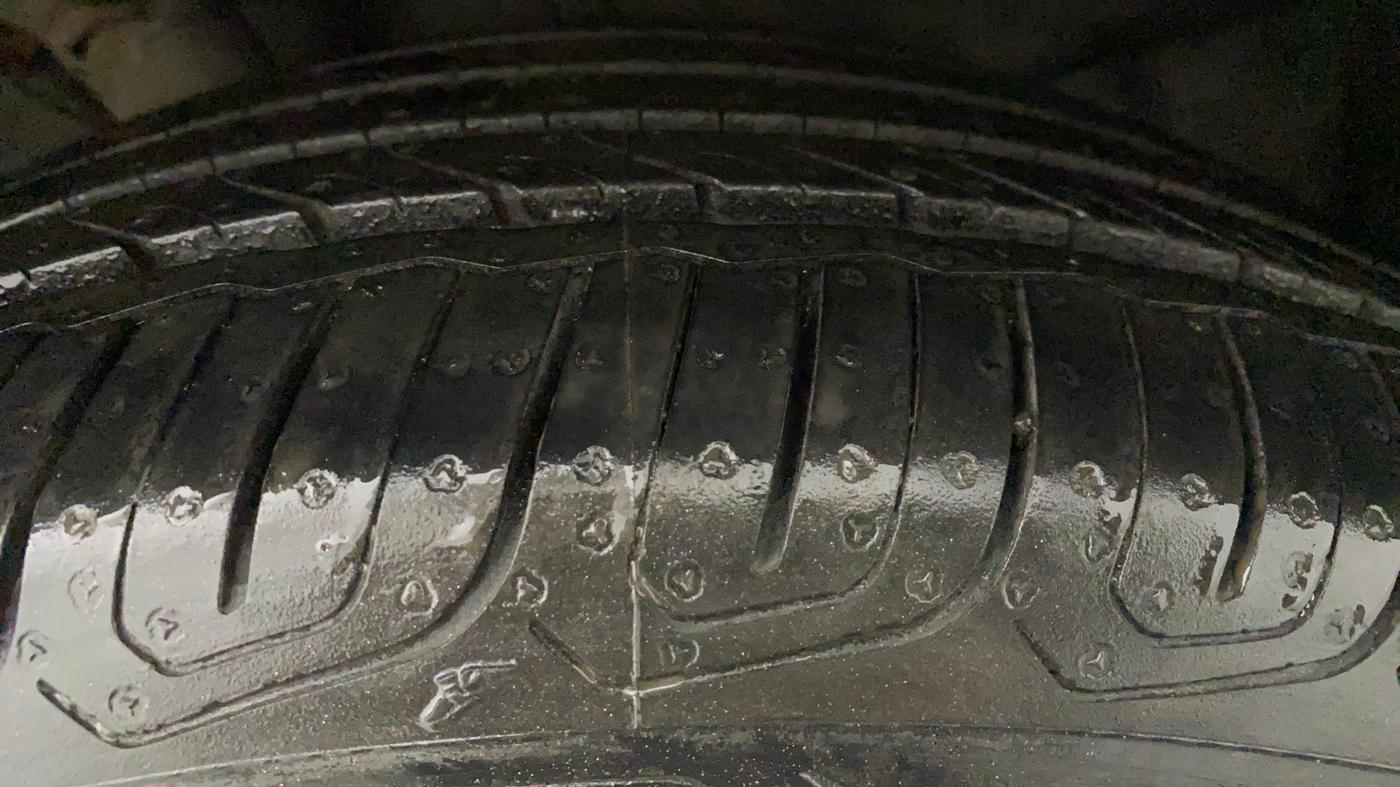 2017 Toyota Corolla Altis VL AT, Petrol, Automatic, 66,207 km, Left Front Tyre Tread