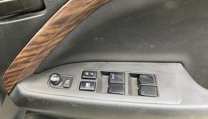 2023 Maruti BREZZA VXI S-CNG, CNG, Manual, 37,722 km, Driver Side Door Panels Control