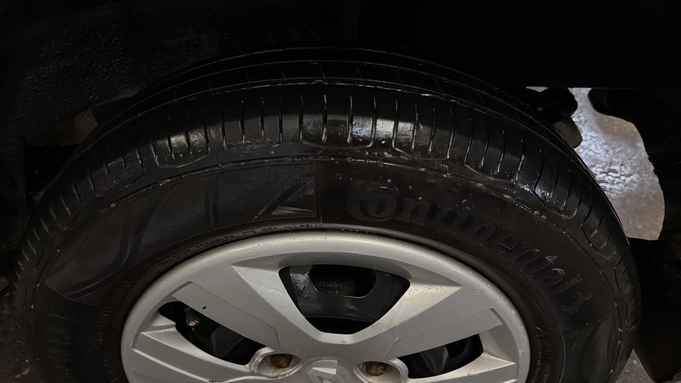 2018 Renault Kwid RXL, CNG, Manual, 72,027 km, Left Rear Tyre Tread