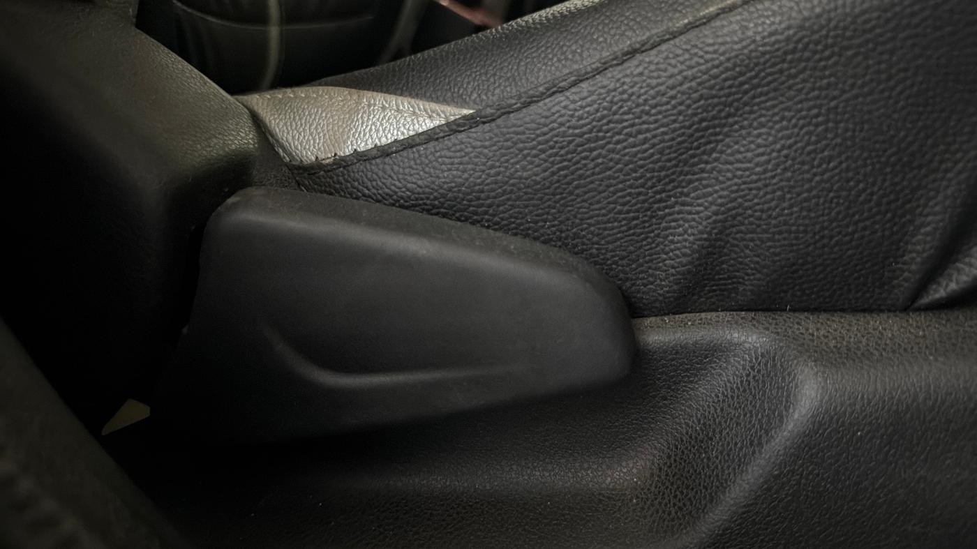 2018 Renault Kwid RXL, CNG, Manual, 72,027 km, Driver Side Adjustment Panel