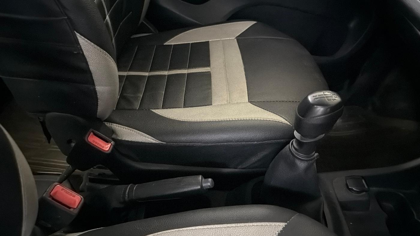 2018 Renault Kwid RXL, CNG, Manual, 72,027 km, Gear Lever