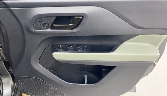 2023 Tata PUNCH ADVENTURE AMT, Petrol, Automatic, 21,982 km, Driver Side Door Panels Control