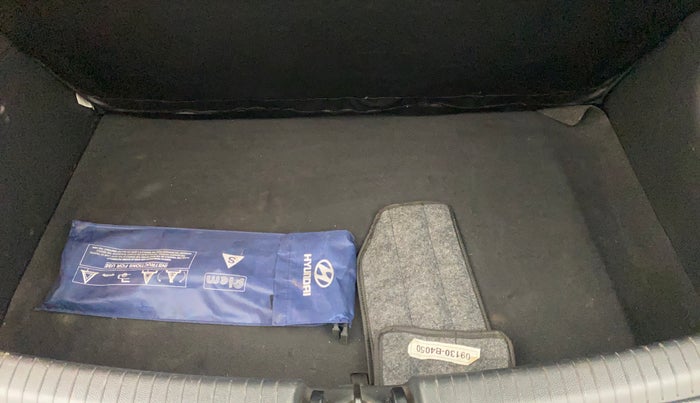 2017 Hyundai Grand i10 ASTA 1.2 KAPPA VTVT, Petrol, Manual, 25,102 km, Boot Inside