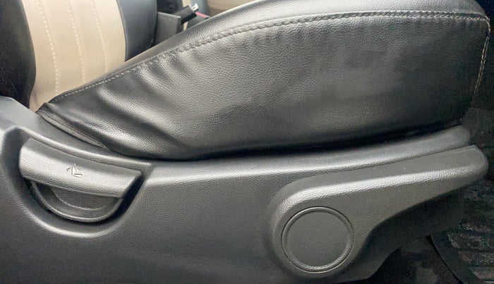 2017 Hyundai Grand i10 ASTA 1.2 KAPPA VTVT, Petrol, Manual, 25,102 km, Driver Side Adjustment Panel