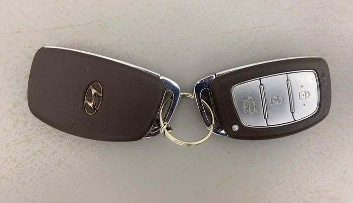 2017 Hyundai Grand i10 ASTA 1.2 KAPPA VTVT, Petrol, Manual, 25,102 km, Key Close Up