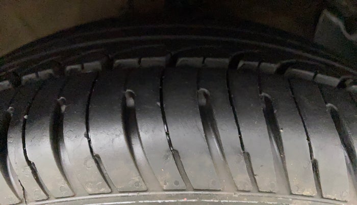 2019 Hyundai Grand i10 MAGNA 1.2 KAPPA VTVT CNG, CNG, Manual, 47,920 km, Right Front Tyre Tread