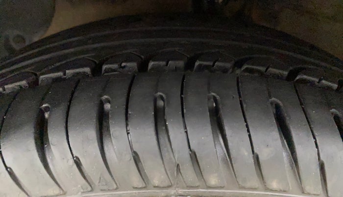 2019 Hyundai Grand i10 MAGNA 1.2 KAPPA VTVT CNG, CNG, Manual, 47,920 km, Left Front Tyre Tread