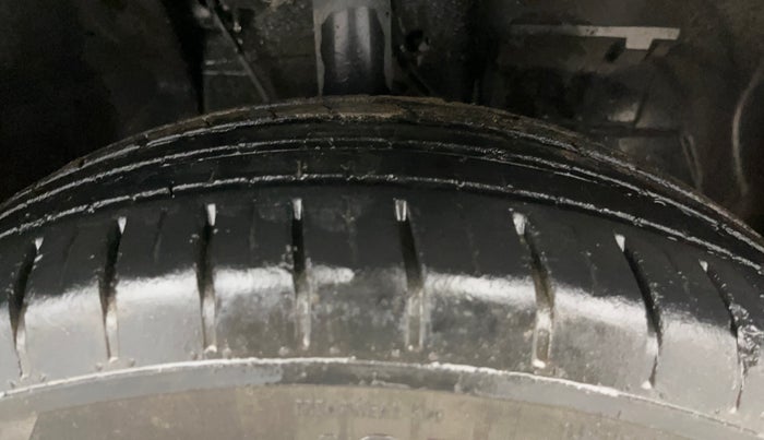 2021 Tata PUNCH CREATIVE AMT 1.2 RTN DUAL TONE, Petrol, Automatic, 29,576 km, Right Front Tyre Tread