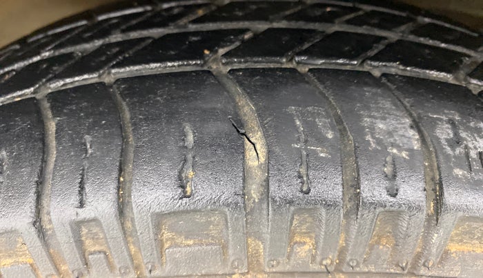 2017 Maruti Eeco 5 STR WITH AC PLUSHTR, Petrol, Manual, 18,001 km, Left Front Tyre Tread