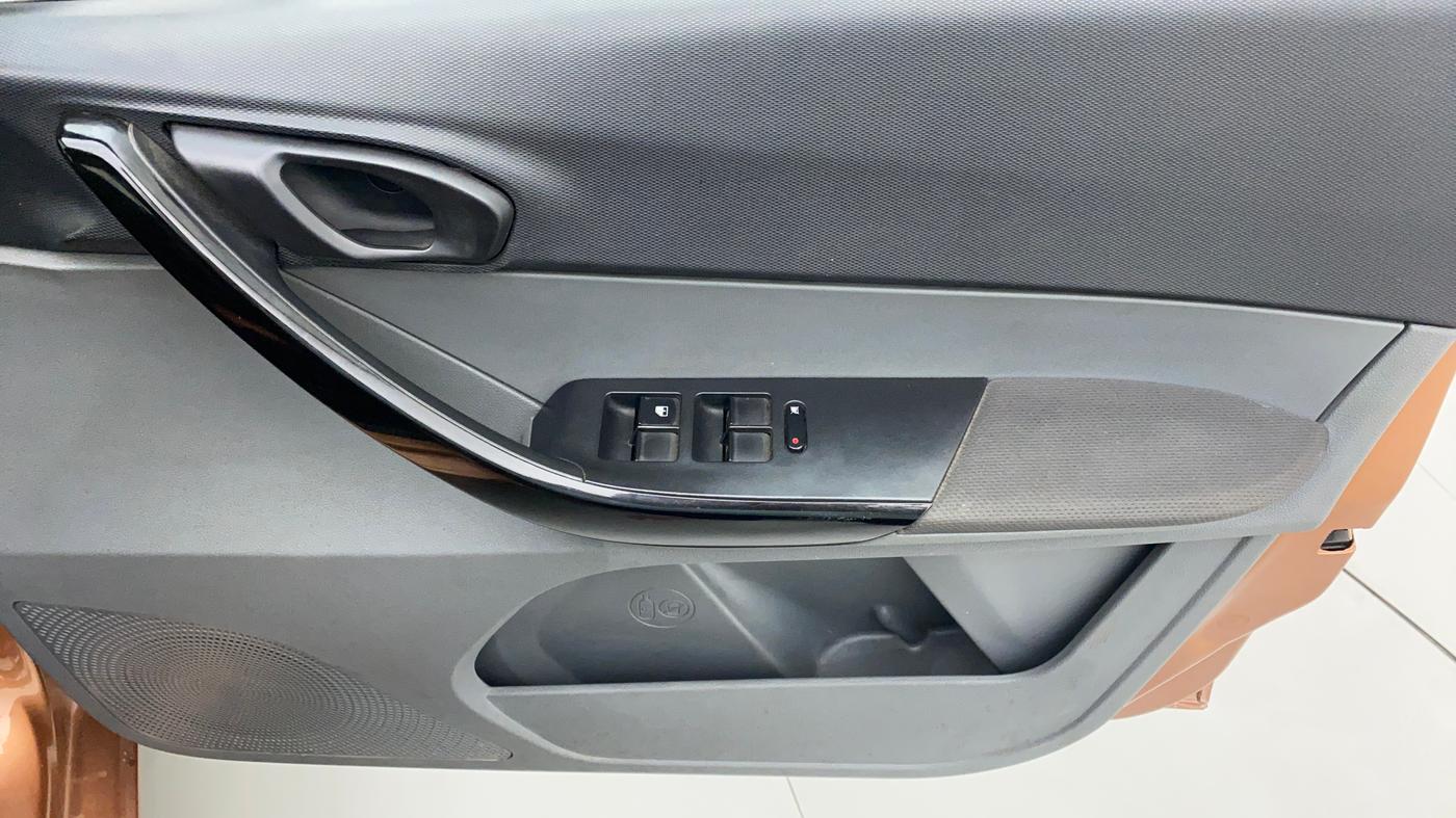 2017 Tata TIGOR Revotron XT, Petrol, Manual, 84,112 km, Driver Side Door Panels Control
