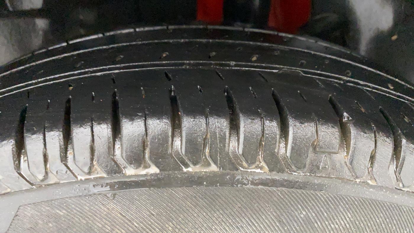 2020 Maruti Swift LXI D, Petrol, Manual, 49,003 km, Left Rear Tyre Tread