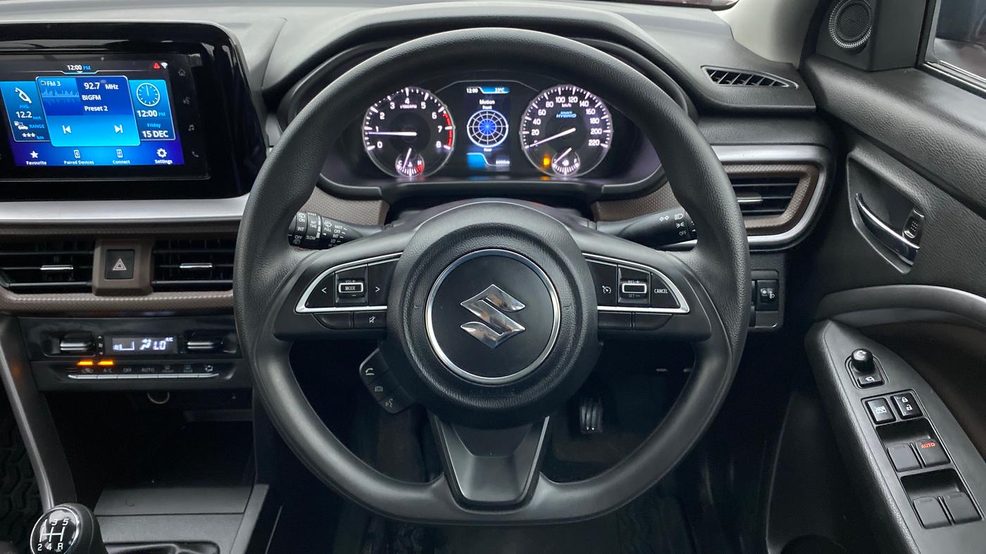 2023 Maruti BREZZA ZXI SMART HYBRID DUAL TONE, Petrol, Manual, 6,696 km, Steering Wheel Close Up
