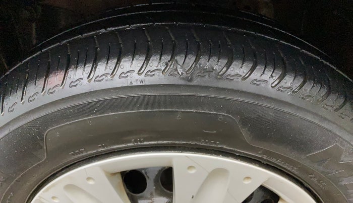 2015 Honda Amaze 1.2L I-VTEC S, Petrol, Manual, 37,156 km, Left Front Tyre Tread