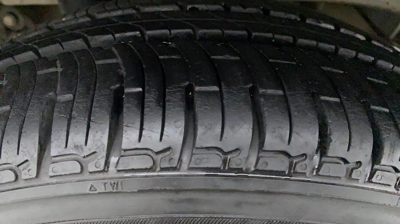 2016 Mahindra Kuv100 K8 5 STR, Petrol, Manual, 29,580 km, Right Front Tyre Tread