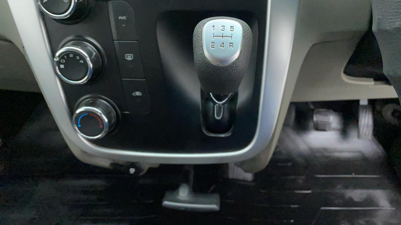 2016 Mahindra Kuv100 K8 5 STR, Petrol, Manual, 29,580 km, Gear Lever