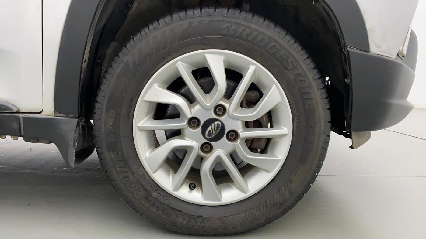 2016 Mahindra Kuv100 K8 5 STR, Petrol, Manual, 29,580 km, Right Front Wheel