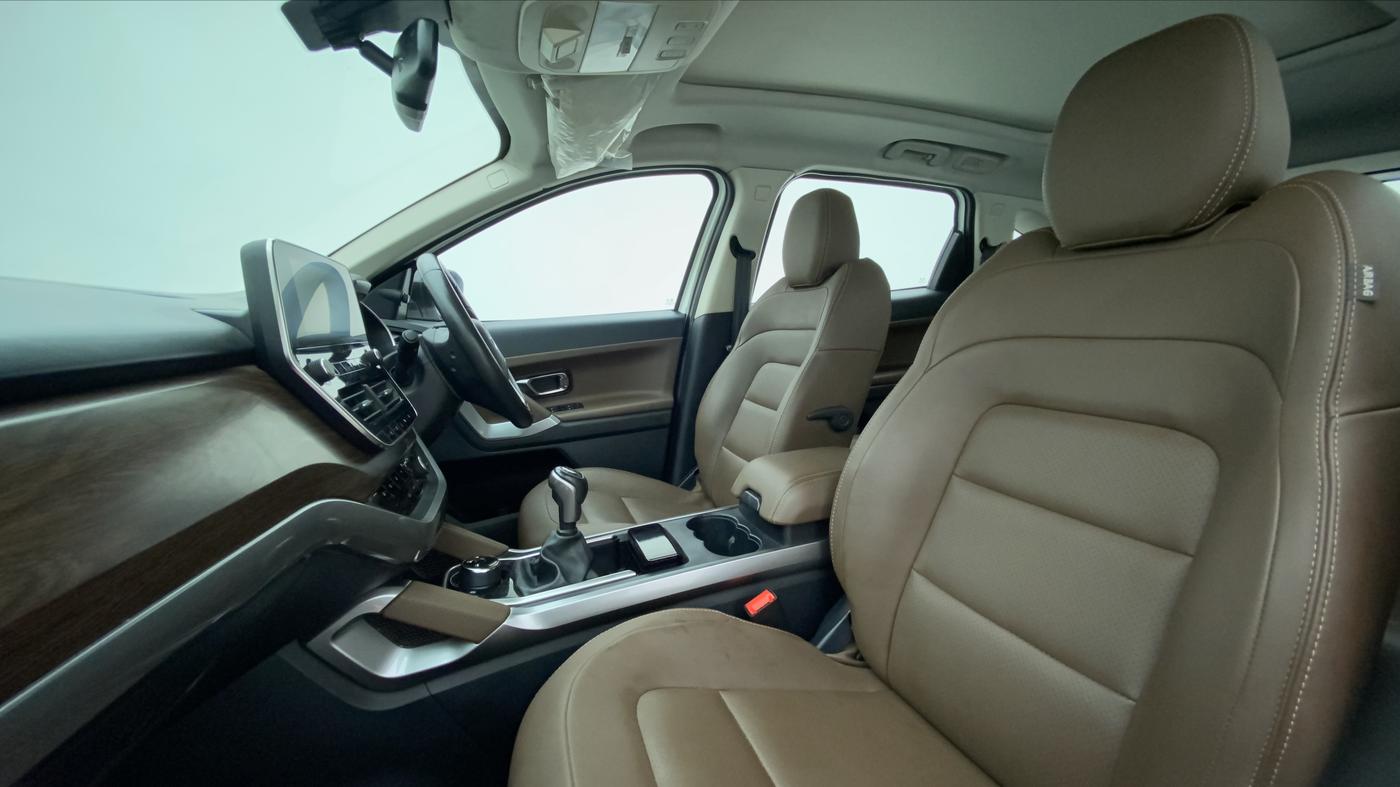 2020 Tata Harrier XZ PLUS 2.0L DUAL TONE, Diesel, Manual, 22,013 km, Right Side Front Door Cabin