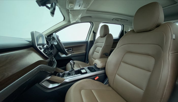2020 Tata Harrier XZ PLUS 2.0L DUAL TONE, Diesel, Manual, 22,013 km, Right Side Front Door Cabin