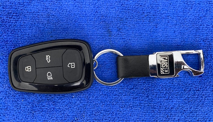 2020 Tata Harrier XZ PLUS 2.0L DUAL TONE, Diesel, Manual, 22,013 km, Key Close Up