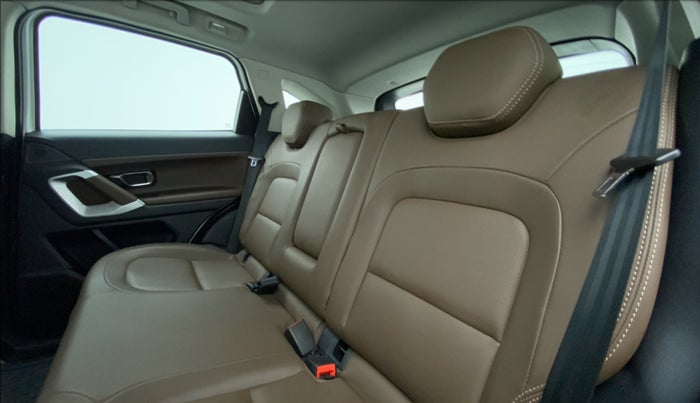 2020 Tata Harrier XZ PLUS 2.0L DUAL TONE, Diesel, Manual, 22,013 km, Right Side Rear Door Cabin