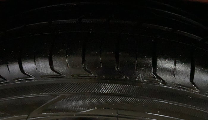 2017 Ford New Figo TITANIUM 1.2 PETROL MT, Petrol, Manual, 36,596 km, Left Rear Tyre Tread