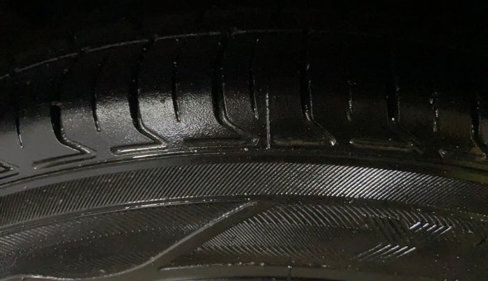 2017 Ford New Figo TITANIUM 1.2 PETROL MT, Petrol, Manual, 36,596 km, Left Front Tyre Tread