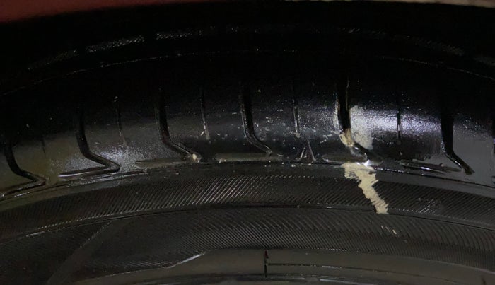 2017 Ford New Figo TITANIUM 1.2 PETROL MT, Petrol, Manual, 36,596 km, Right Front Tyre Tread