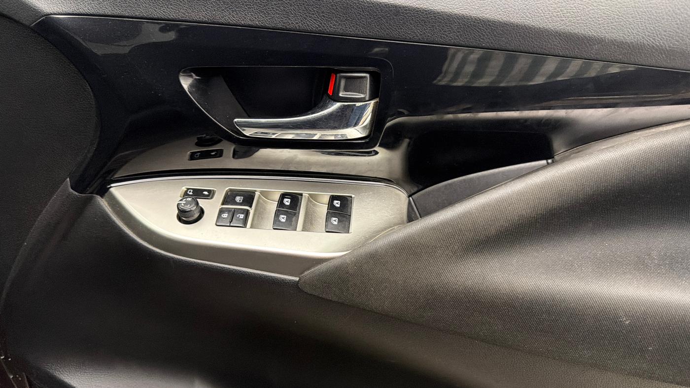 2022 Toyota Innova Crysta 2.7 VX 7 STR, Petrol, Manual, 67,894 km, Driver Side Door Panels Control