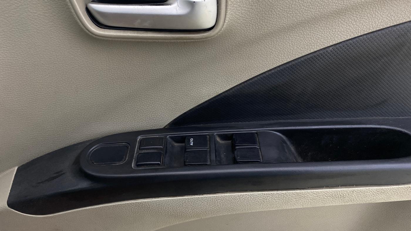 2016 Maruti Celerio VXI CNG, CNG, Manual, 93,917 km, Driver Side Door Panels Control