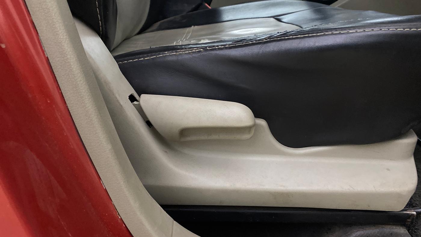 2016 Maruti Celerio VXI CNG, CNG, Manual, 93,917 km, Driver Side Adjustment Panel