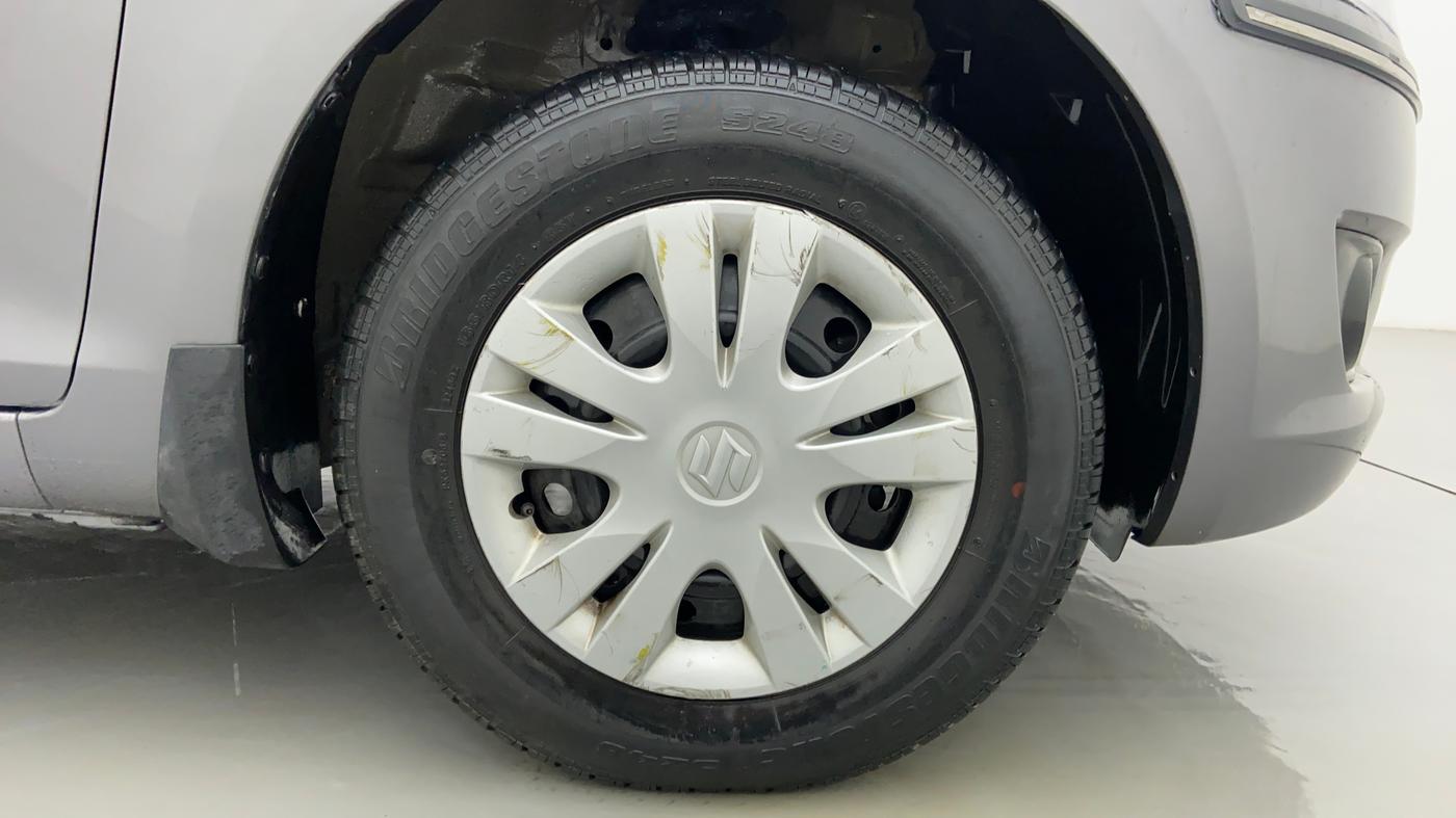 2013 Maruti Swift VDI, Diesel, Manual, Right Front Wheel