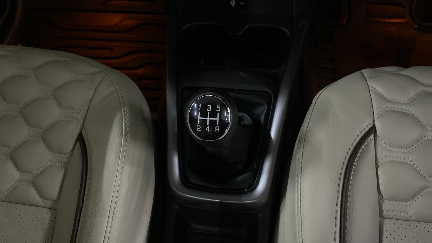 2025 Maruti Dzire ZXi Plus, Petrol, Manual, 19,187 km, Gear Lever