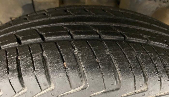 2017 Renault Kwid RXT 1.0 EASY-R  AT, Petrol, Automatic, 37,357 km, Left Front Tyre Tread