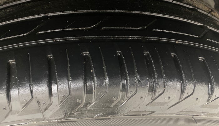 2014 Renault Duster 85 PS RXE DIESEL, Diesel, Manual, 97,110 km, Left Rear Tyre Tread