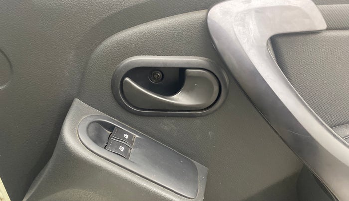 2014 Renault Duster 85 PS RXE DIESEL, Diesel, Manual, 97,110 km, Driver Side Door Panels Control