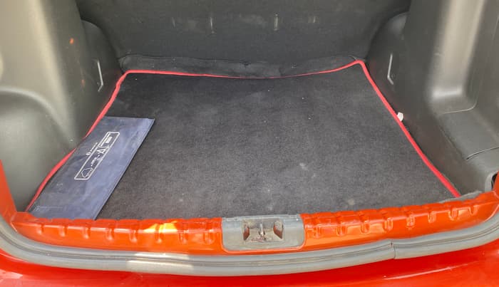2017 Renault Duster RXS CVT, Petrol, Automatic, 43,884 km, Boot Inside