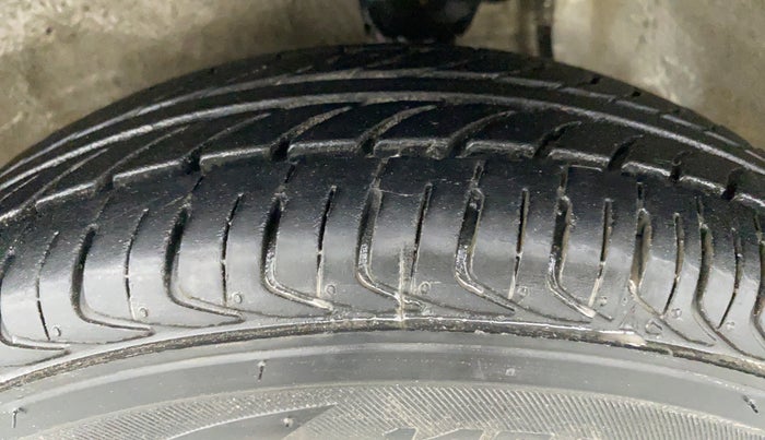 2016 Maruti Alto 800 VXI, Petrol, Manual, 42,786 km, Left Front Tyre Tread