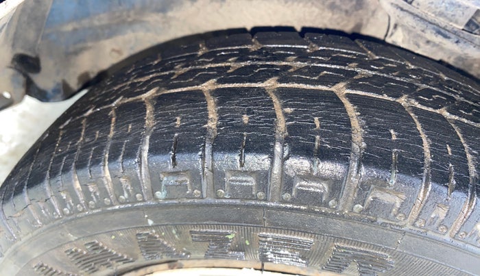 2018 Maruti Alto 800 LXI CNG, CNG, Manual, 25,221 km, Left Front Tyre Tread