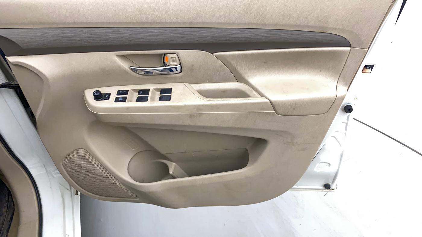 2019 Maruti Ertiga VXI SHVS, CNG, Manual, 97,475 km, Driver Side Door Panels Control