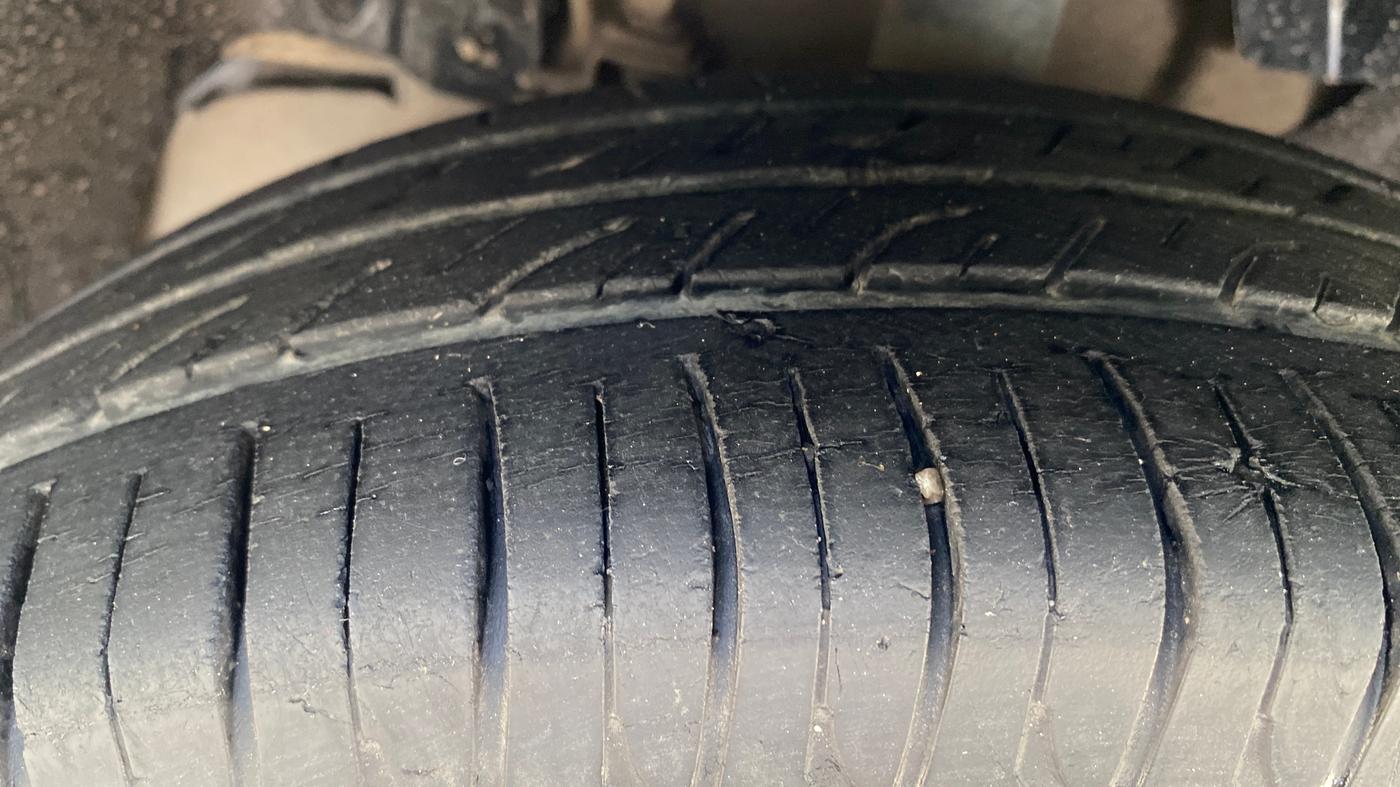 2018 Tata TIGOR XM PETROL, Petrol, Manual, 1,13,615 km, Left Front Tyre Tread