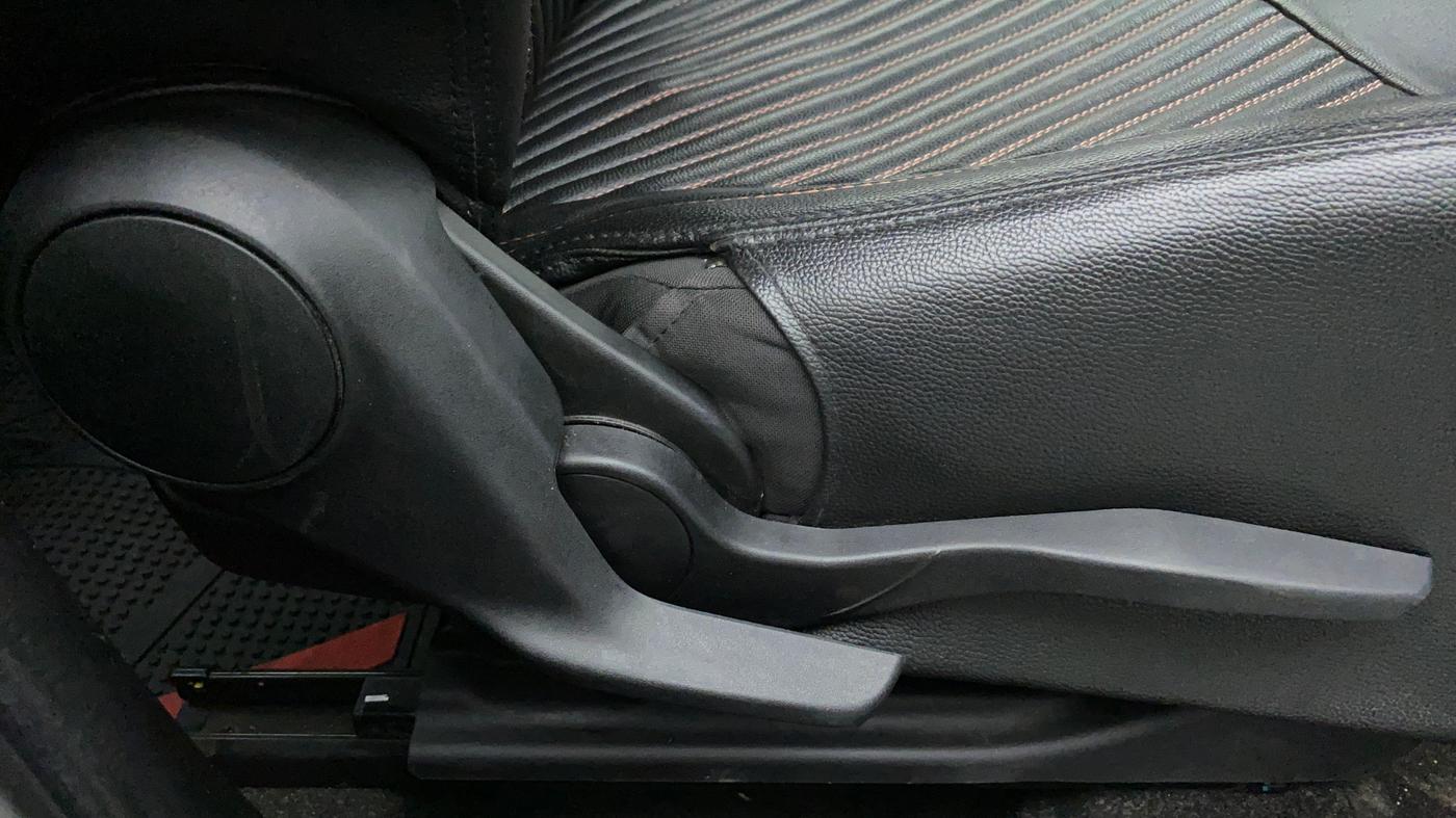 2019 Maruti Swift VXI D, Petrol, Manual, 36,113 km, Driver Side Adjustment Panel