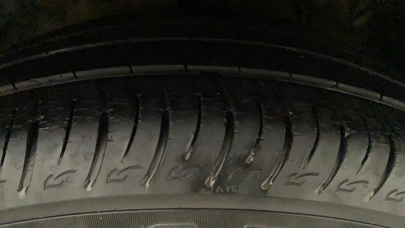 2019 Mahindra XUV300 W6 1.2 PETROL, Petrol, Manual, 39,094 km, Right Front Tyre Tread