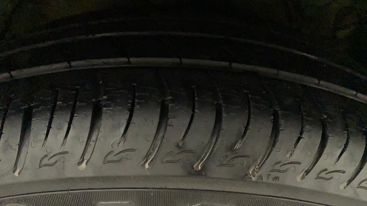 2019 Mahindra XUV300 W6 1.2 PETROL, Petrol, Manual, 39,094 km, Left Front Tyre Tread