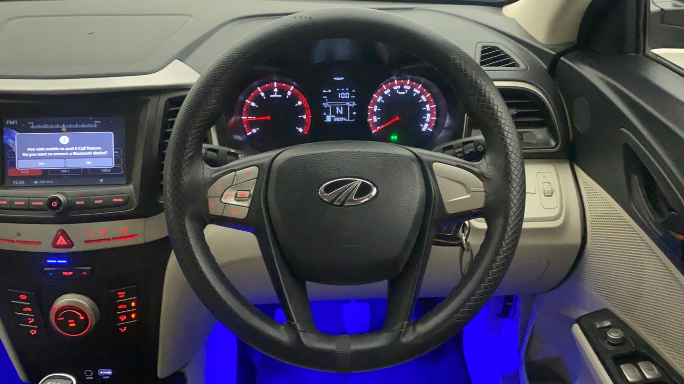 2019 Mahindra XUV300 W6 1.2 PETROL, Petrol, Manual, 39,094 km, Steering Wheel Close Up