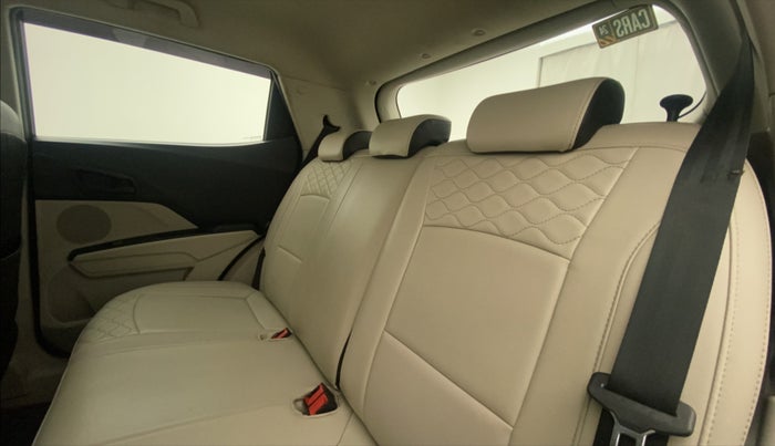 2019 Mahindra XUV300 W6 1.2 PETROL, Petrol, Manual, 39,094 km, Right Side Rear Door Cabin