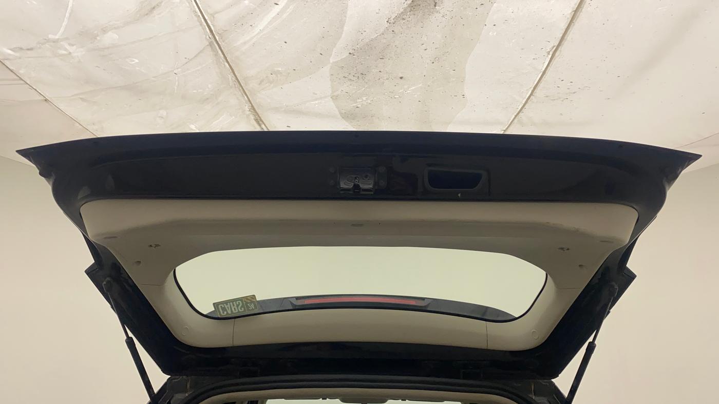 2019 Mahindra XUV300 W6 1.2 PETROL, Petrol, Manual, 39,094 km, Boot Door Open