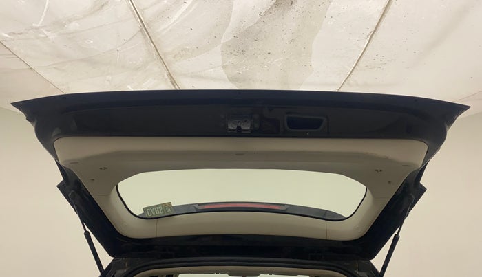 2019 Mahindra XUV300 W6 1.2 PETROL, Petrol, Manual, 39,094 km, Boot Door Open