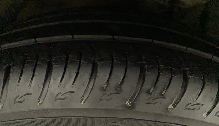 2019 Mahindra XUV300 W6 1.2 PETROL, Petrol, Manual, 39,094 km, Right Rear Tyre Tread