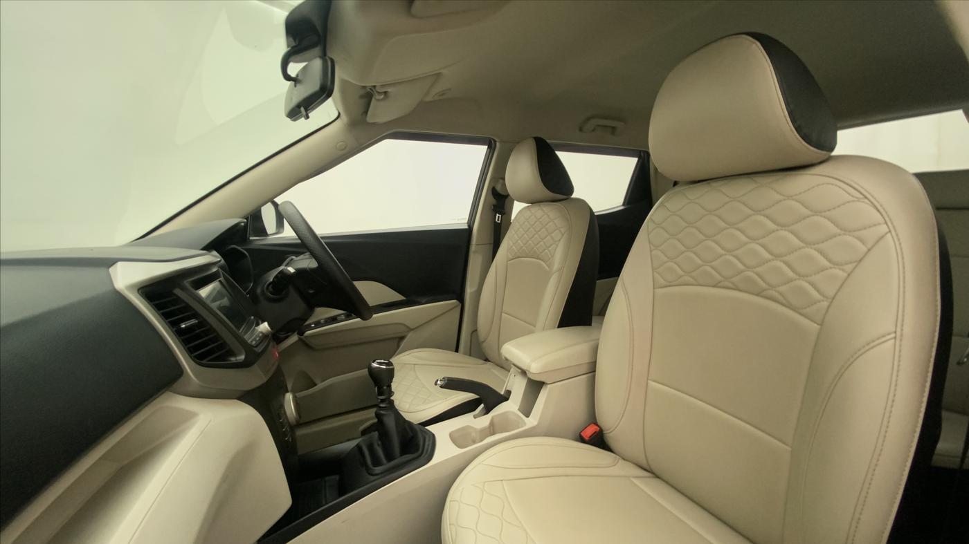 2019 Mahindra XUV300 W6 1.2 PETROL, Petrol, Manual, 39,094 km, Right Side Front Door Cabin