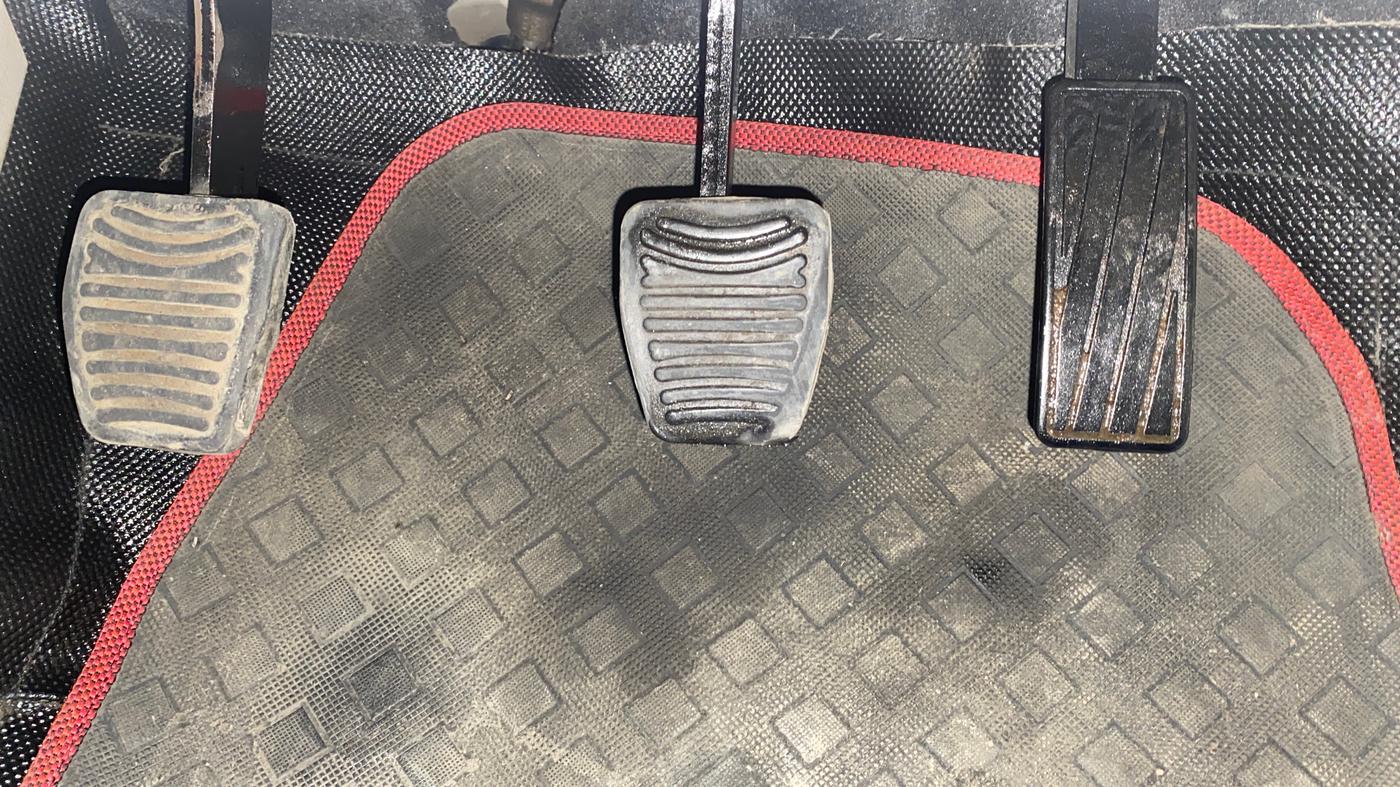 2019 Mahindra XUV300 W6 1.2 PETROL, Petrol, Manual, 39,094 km, Pedals